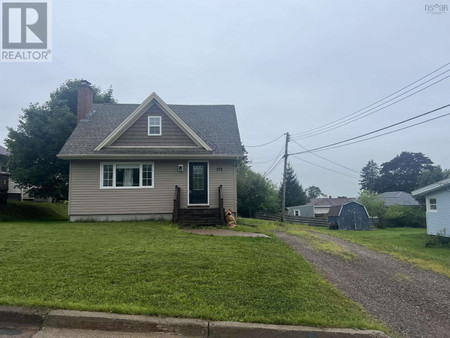 274 Pleasant Street, Truro