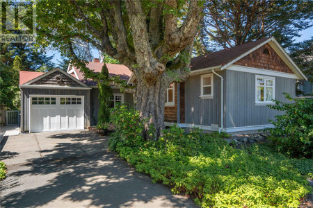 2878 Inlet Ave, Saanich