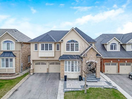 294 Silver Crt, Milton