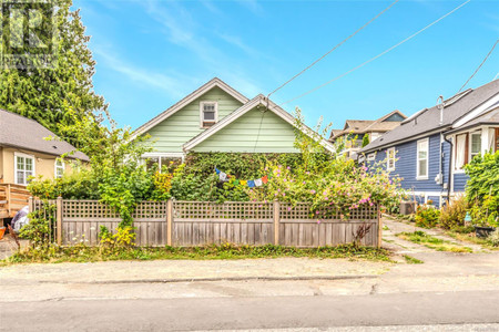 2944 Pine St, Chemainus