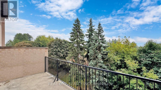 299 A 165 Cherokee Boulevard, Toronto Pleasant View