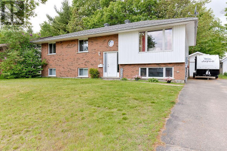 30 Earl Street, Petawawa