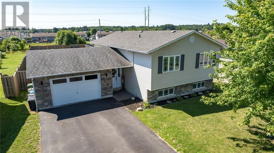 30 Greenvale Crescent, Petawawa