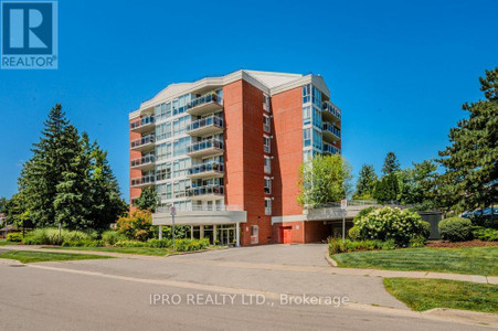 302 1071 Queens Avenue, Oakville College Park