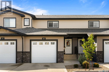 302 2 Savanna Crescent, Pilot Butte