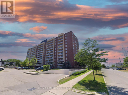 304 25 Four Winds Drive, Toronto York University Heights