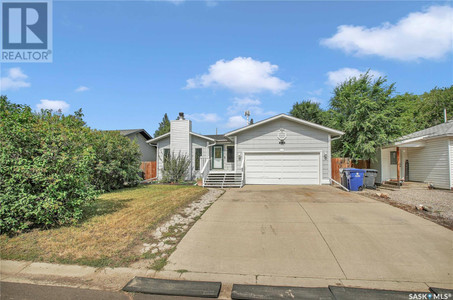 304 North Railway Street, Warman