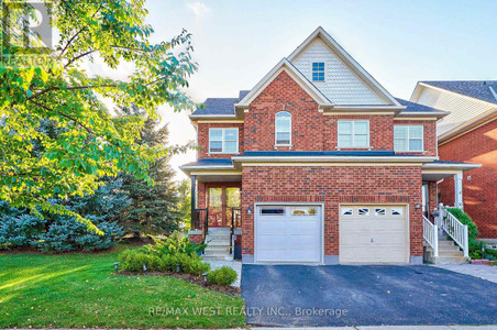 32 Pascoe Drive W, Markham Cornell