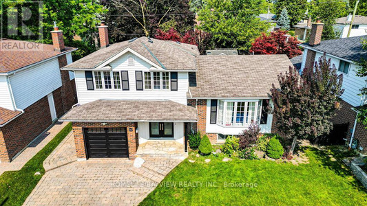 32 Silver Aspen Drive, Markham Royal Orchard