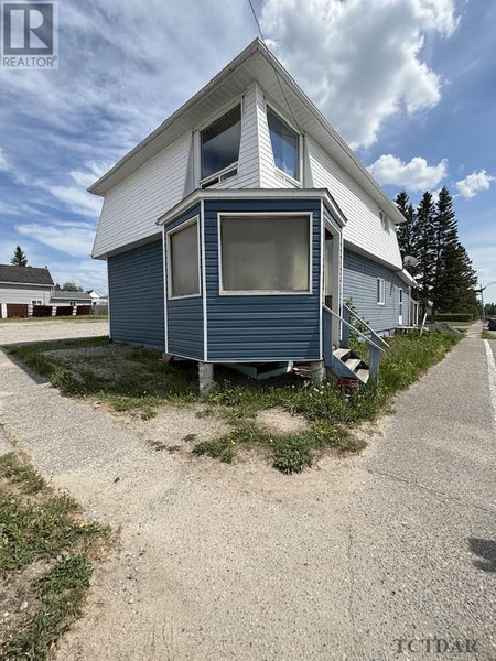 320 Ninth Ave, Cochrane