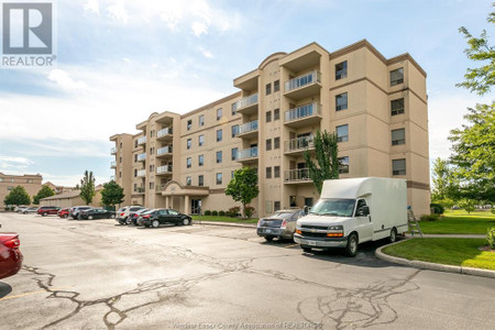 320 Village Grove Unit 204, Tecumseh