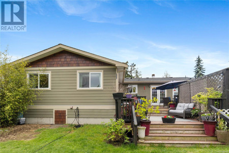 321 Stanford Ave E, Parksville