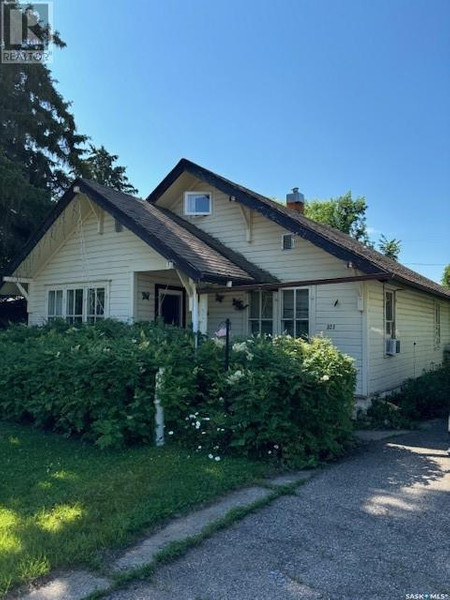 323 4th Avenue E, Canora