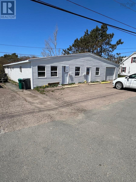 325 Highway 311, Truro