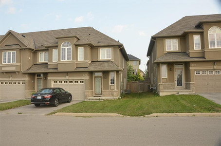 327 Stonehenge Drive, Ancaster