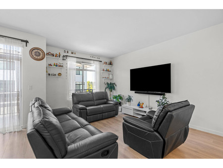 33 15235 Sitka Drive, Surrey, BC V3S0A9 Photo 1