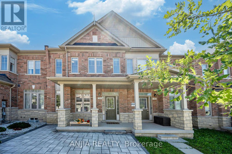 33 Cherna Avenue, Markham Berczy