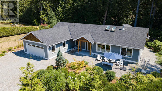 3338 Beach Avenue, Roberts Creek