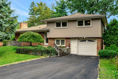 335 Woodworth Drive, Ancaster