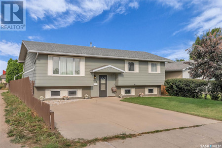 338 St Laurent Crescent, Saskatoon