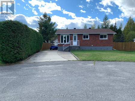 35 Carleton Place, Timmins Main Area