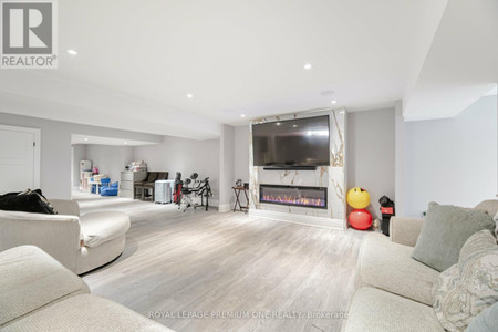 350 Via Romano Boulevard, Vaughan Patterson