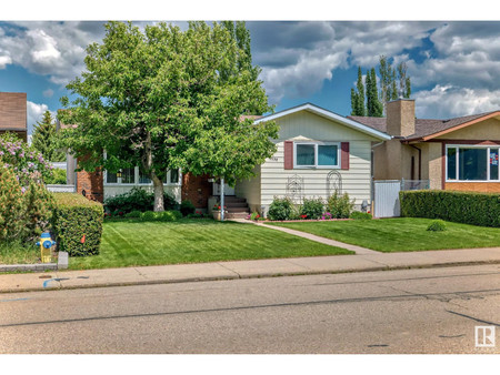 Living room - 3538 18 Av Nw, Edmonton, AB T6L3C2 Photo 1