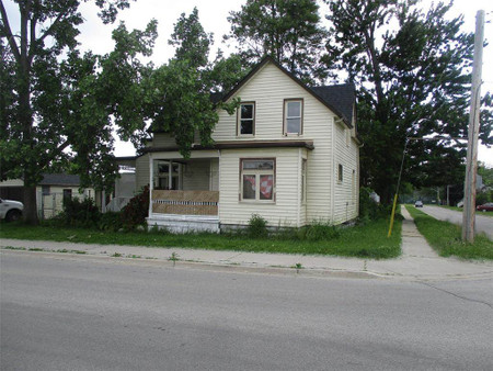 377 Centre Street, Petrolia