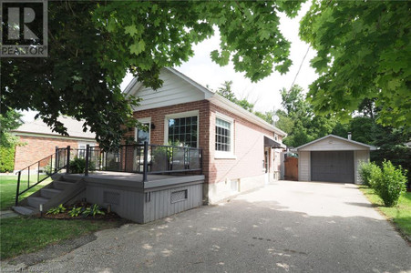 38 Riverside Drive W, Elmira