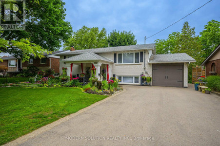 389 Maple Avenue, Grimsby