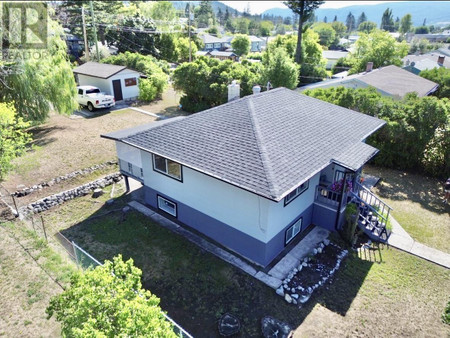 390 N Third Avenue, Williams Lake