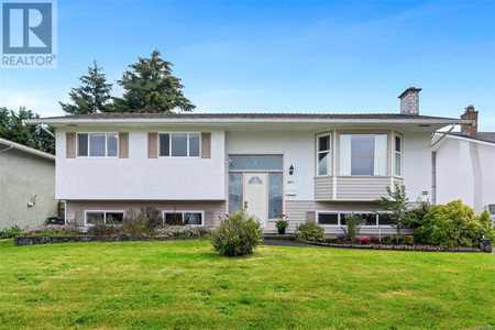 3977 Oakwood St, Saanich