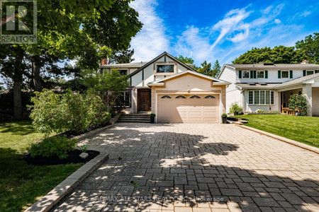 4 Castle Harbour Lane, Markham