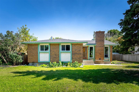 4 Farnley Place, Winnipeg