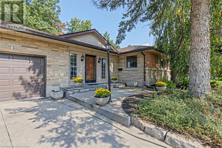 40 Bertram Drive, Dundas