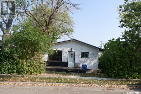 413 2nd Avenue E, Assiniboia