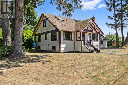 420 Johnston Ave, Courtenay