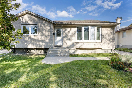 429 Golf Boulevard, Winnipeg