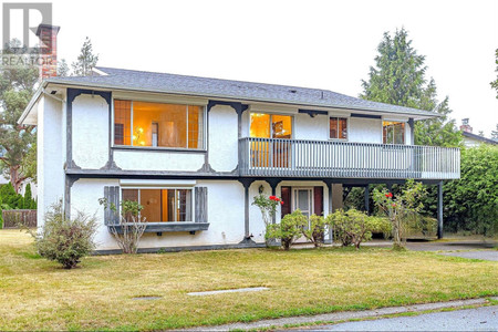 4380 Robinwood Dr, Saanich