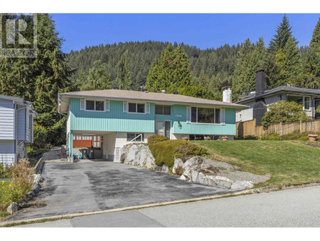 4547 Valley Road, North Vancouver