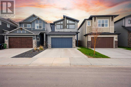 48 Cranbrook Manor Se, Calgary