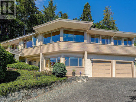 4820 Amblewood Dr, Saanich