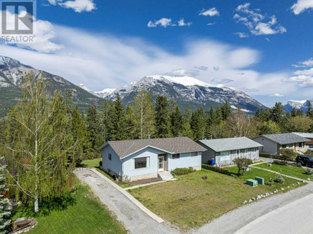 5 Macdonald Place, Canmore