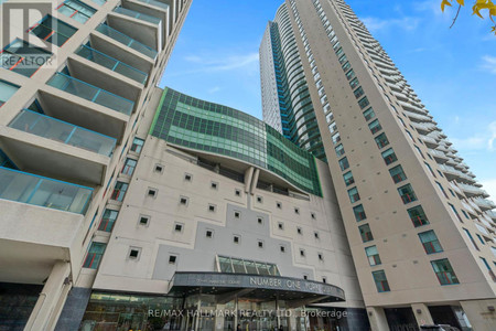 502 77 Harbour Square, Toronto C 01