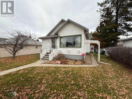 5208 51 Avenue, Ponoka