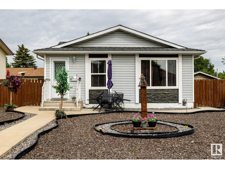 Living room - 5212 10 Av Nw, Edmonton, AB T6L1Z1 Photo 1