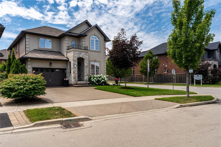 53 Seabreeze Crescent, Stoney Creek