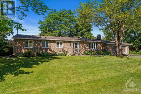 5448 Hilltop Drive, Manotick