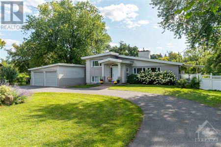 5476 West River Drive, Manotick