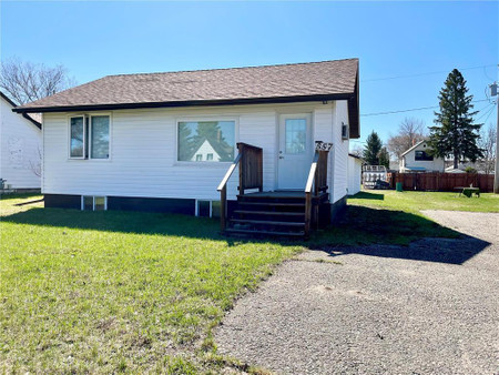 557 Lyons Street W, Virden